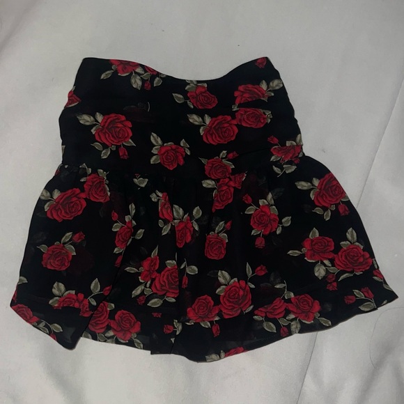 Handmade Rose Pattered Ruffle Strapless Top - Picture 5 of 6